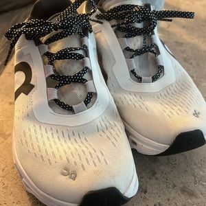 On Running sneakers - Cloud Monster